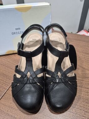 NIB Earth Origins Sierra Leather Closed Toe Sandals